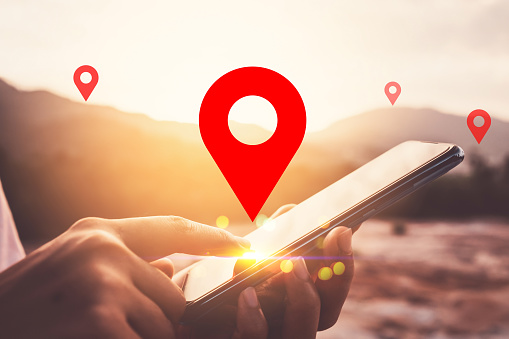 how to see someone's location on iMessage