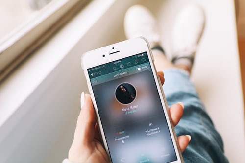 Unable to save contacts on iPhone after iOS update