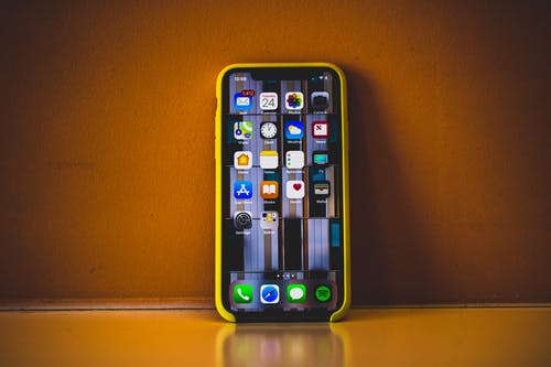 How To Customize iPhone Lock Screen