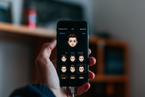 How To Use Memoji On WhatsApp Status